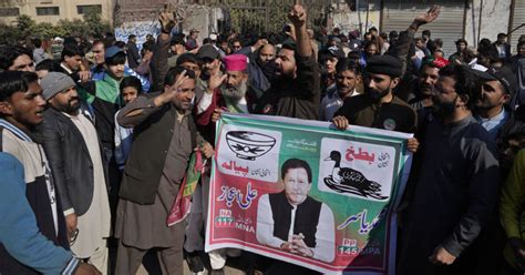 Pakistan''da gergin geçen seçimin sonuçları belli oluyor: Tutuklu eski Başbakanı Han destekçileri ilk sırada